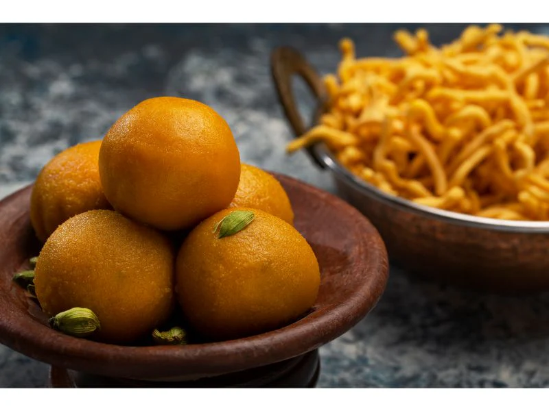 Bandar-style pure ghee laddus in a clay bowl